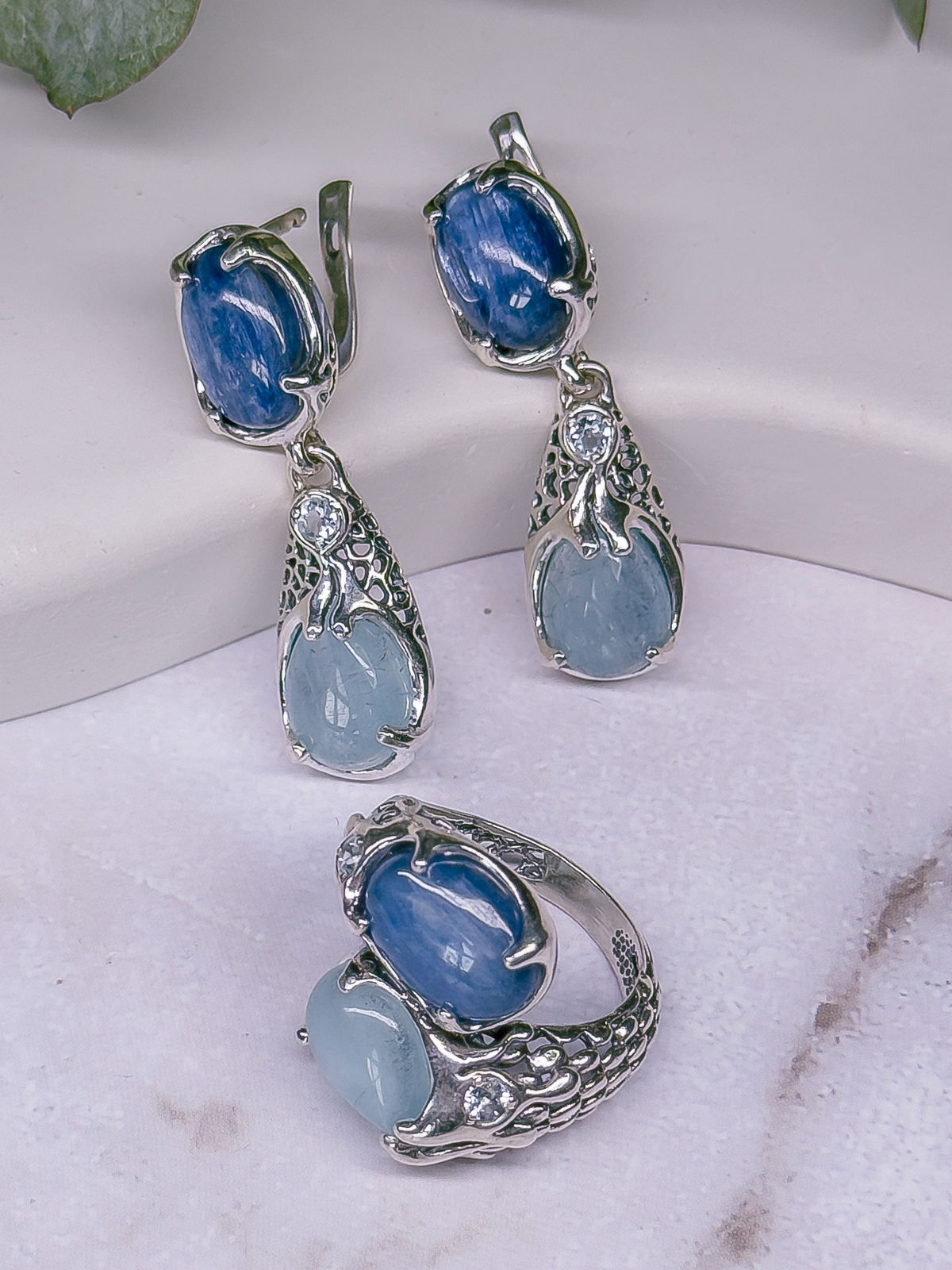 Серебряные серьги с кианитом
